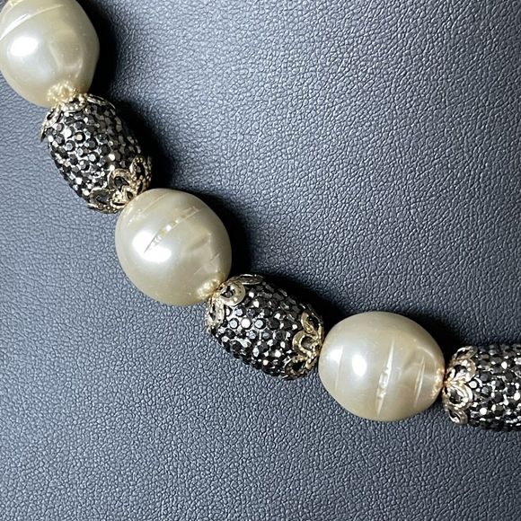 Chunky Bold Faux Pearl Pave Set Black Rhinestone Necklace Gold Tone Filigree - Picture 3 of 5